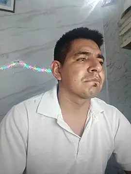 Snapshot of latino17 chatting on July 28, 8:34 pm latino17 online show from July 28, 8:34 pm