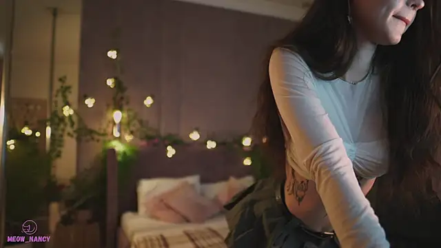 Snapshot of Meow_Nancy chatting on December 13, 11:45 am Meow Nancy online show from December 13, 11:45 am