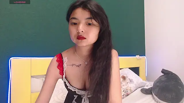Snapshot of Shy_Kira chatting on June 2, 8:49 am Shy Kira online show from June 2, 8:49 am