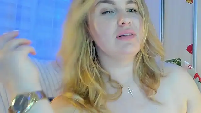 CoraSwon online show from December 12, 10:09 pm