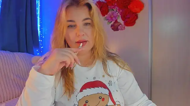 CoraSwon online show from December 21, 9:47 pm