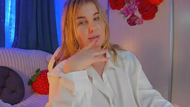 CoraSwon online show from December 25, 12:47 pm