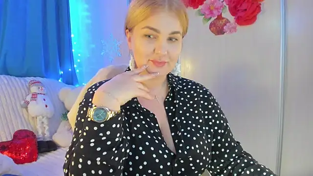 CoraSwon online show from January 2, 4:13 pm
