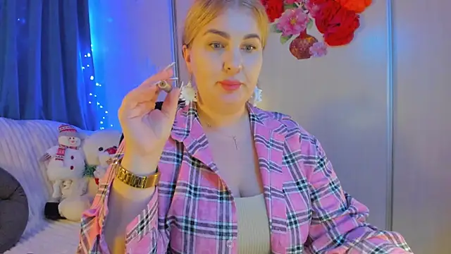 CoraSwon online show from January 3, 4:37 pm