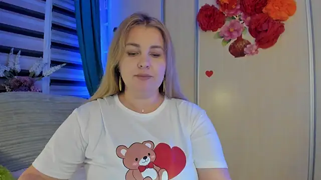 CoraSwon online show from September 27, 6:13 pm