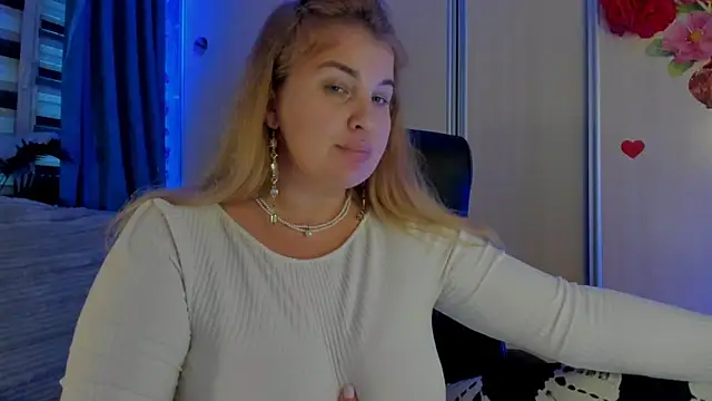 CoraSwon online show from November 8, 1:33 pm