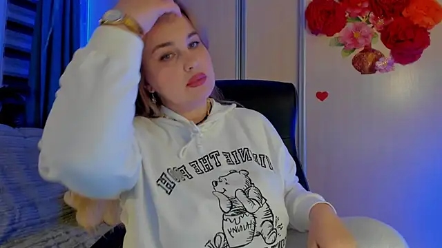 CoraSwon online show from November 12, 4:51 pm