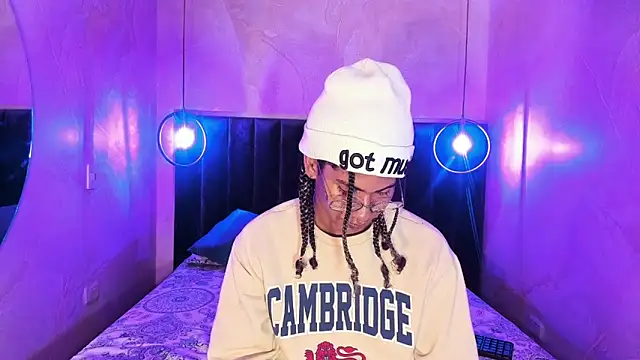 Maxim-Walker online show from November 24, 3:06 am