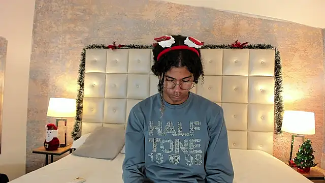 Maxim-Walker online show from December 20, 3:13 am