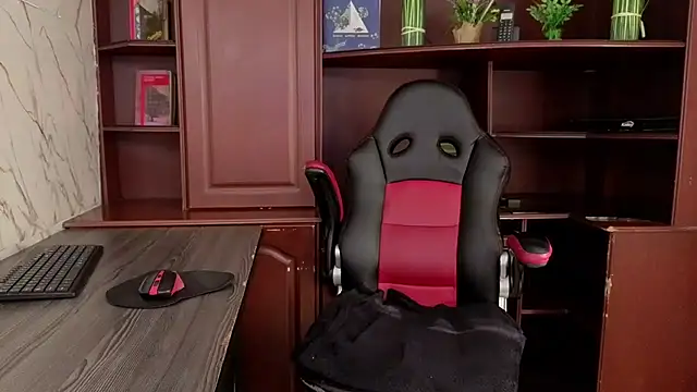 Snapshot of GianellaCox_ chatting on October 23, 1:21 pm GianellaCox online show from October 23, 1:21 pm