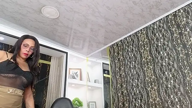 AmberNix online show from January 16, 1:59 pm