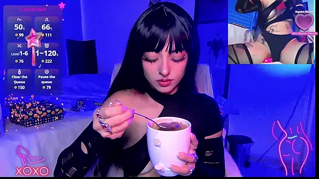Snapshot of HollyDominic chatting on December 7, 4:58 pm HollyDominic online show from December 7, 4:58 pm