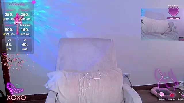 Snapshot of HollyDominic chatting on December 29, 9:30 pm HollyDominic online show from December 29, 9:30 pm