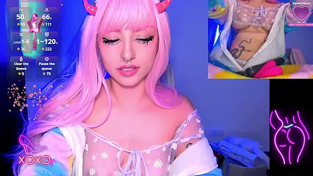 Snapshot of HollyDominic chatting on February 22, 1:57 pm HollyDominic online show from February 22, 1:57 pm