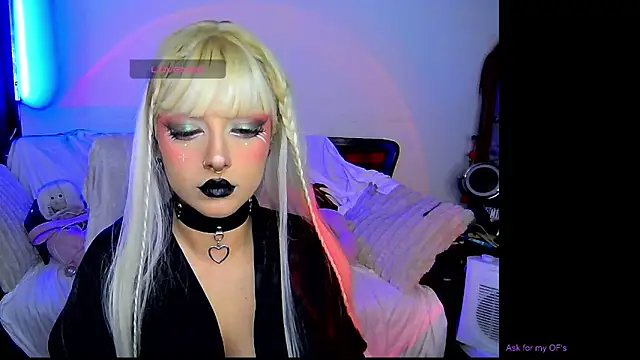 Snapshot of HollyDominic chatting on March 16, 12:49 am HollyDominic online show from March 16, 12:49 am