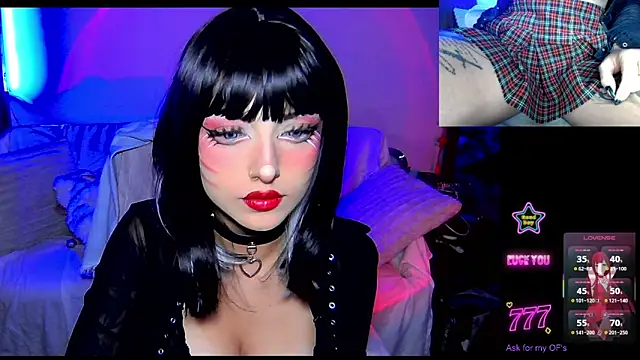 Snapshot of HollyDominic chatting on March 24, 6:13 pm HollyDominic online show from March 24, 6:13 pm