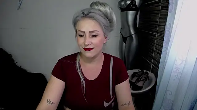 Emma Rizzoo online show from May 5, 7:55 pm