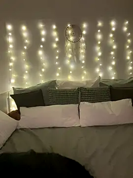 Off  Melonenmandy online show from November 16, 4:45 pm