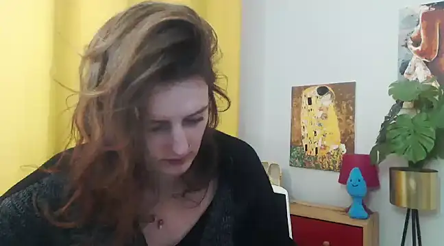 Snapshot of juicyNadine chatting on December 5, 9:28 am juicyNadine online show from December 5, 9:28 am