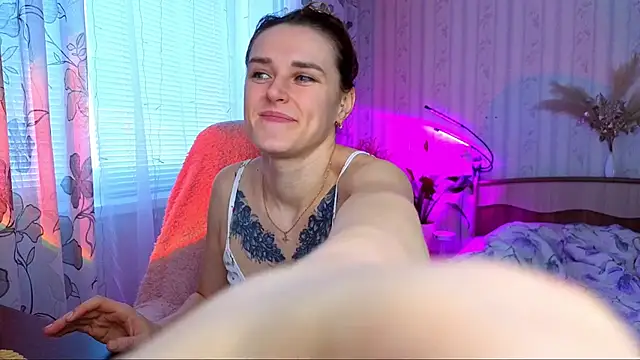 Snapshot of Bella__Swoon chatting on February 7, 4:05 am Bella Swoon online show from February 7, 4:05 am