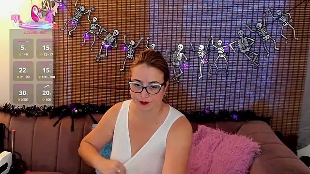 Snapshot of ariana_cross chatting on October 7, 12:35 pm ariana cross online show from October 7, 12:35 pm