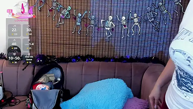 Snapshot of ariana_cross chatting on October 12, 1:43 pm ariana cross online show from October 12, 1:43 pm