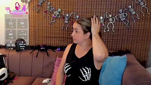 Snapshot of ariana_cross chatting on October 17, 11:57 am ariana cross online show from October 17, 11:57 am