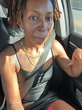 LeyaHoneybuns online show from November 16, 4:01 pm