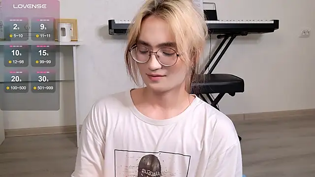 Snapshot of CuteYukiKun chatting on November 9, 9:02 pm CuteYukiKun online show from November 9, 9:02 pm