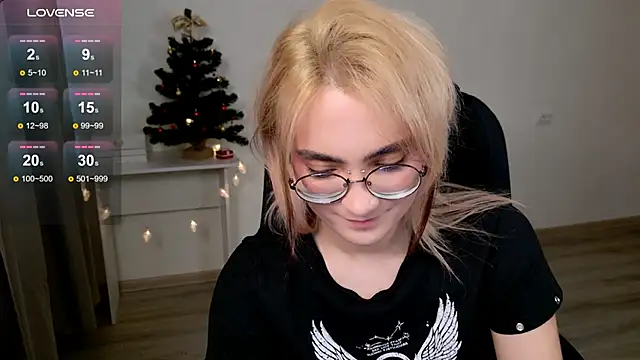 Snapshot of CuteYukiKun chatting on December 16, 7:02 am CuteYukiKun online show from December 16, 7:02 am