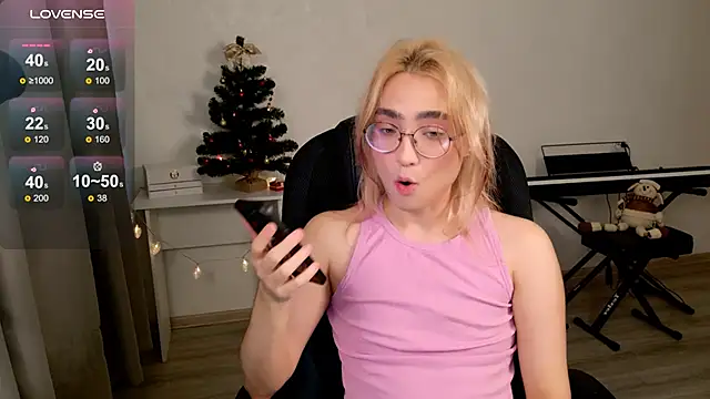 Snapshot of CuteYukiKun chatting on December 19, 6:09 am CuteYukiKun online show from December 19, 6:09 am