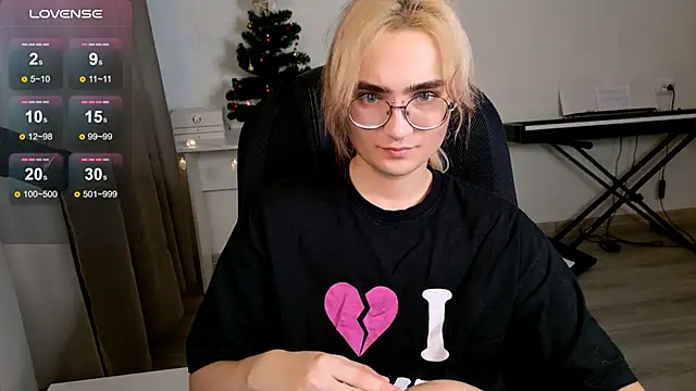 Snapshot of CuteYukiKun chatting on December 22, 12:57 pm CuteYukiKun online show from December 22, 12:57 pm