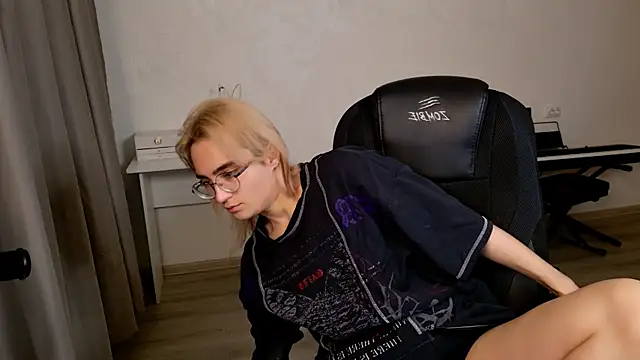 Snapshot of CuteYukiKun chatting on January 9, 1:30 am CuteYukiKun online show from January 9, 1:30 am