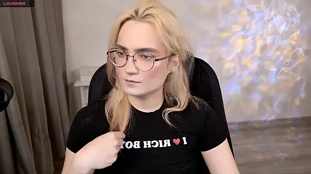 CuteYukiKun online show from March 14, 5:29 pm