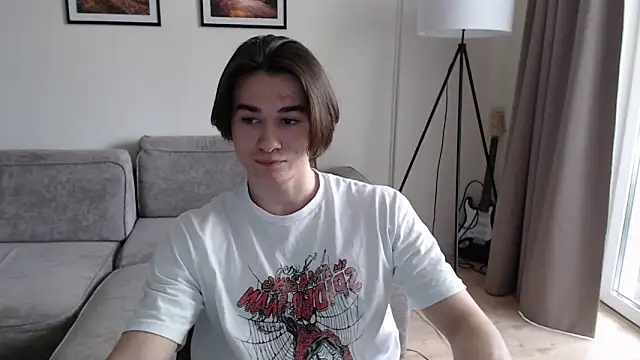 Snapshot of MarkusDean chatting on February 6, 8:18 am MarkusDean online show from February 6, 8:18 am