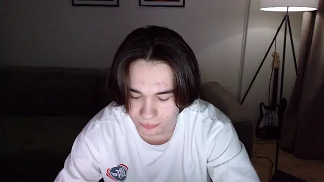 Snapshot of MarkusDean chatting on February 14, 1:40 pm MarkusDean online show from February 14, 1:40 pm