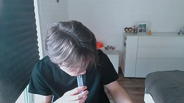 Snapshot of MarkusDean chatting on October 10, 11:42 am MarkusDean online show from October 10, 11:42 am