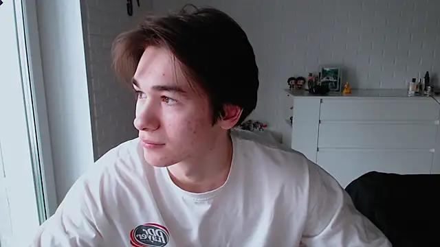 Snapshot of MarkusDean chatting on October 17, 11:24 am MarkusDean online show from October 17, 11:24 am