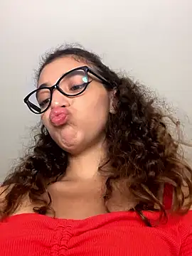 uniquerossie online show from January 7, 8:06 am