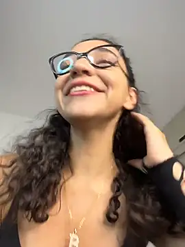 Snapshot of uniquerossie chatting on February 18, 7:26 am uniquerossie online show from February 18, 7:26 am