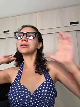 Snapshot of uniquerossie chatting on August 3, 5:16 pm uniquerossie online show from August 3, 5:16 pm