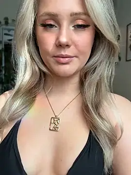 lexi luv online show from January 17, 6:12 pm