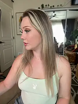 lexi luv online show from February 6, 10:21 pm