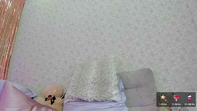 Snapshot of crystalnut chatting on December 22, 7:22 am crystalnut online show from December 22, 7:22 am