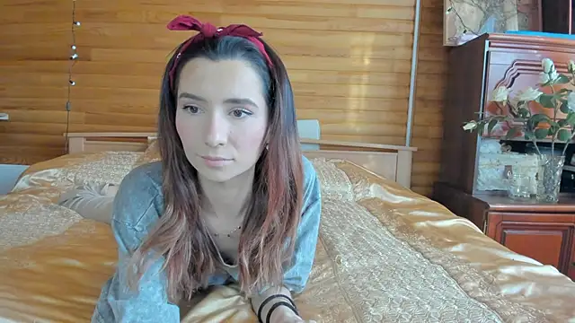 Snapshot of crystalnut chatting on February 1, 4:14 am crystalnut online show from February 1, 4:14 am