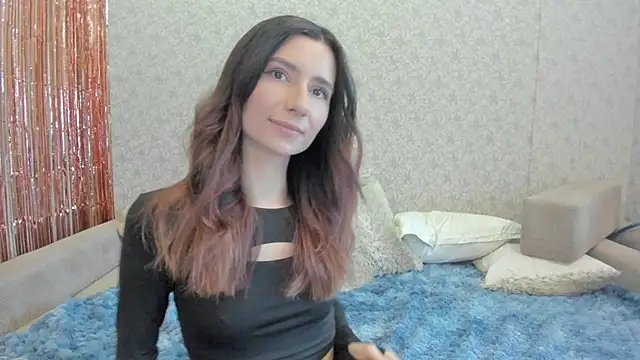Snapshot of crystalnut chatting on February 2, 2:48 am crystalnut online show from February 2, 2:48 am