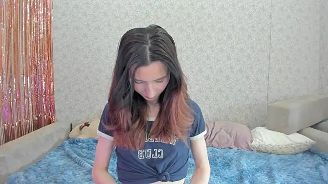 Snapshot of crystalnut chatting on February 4, 4:15 am crystalnut online show from February 4, 4:15 am