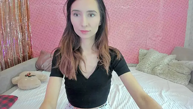 Snapshot of crystalnut chatting on February 9, 3:53 am crystalnut online show from February 9, 3:53 am