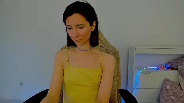 crystalnut online show from February 4, 3:01 am