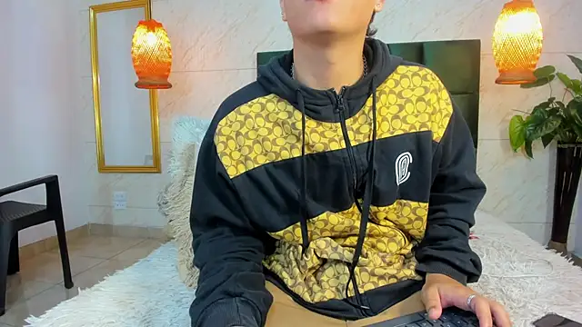 Snapshot of Levy_Steve chatting on October 25, 3:25 am Levy Steve online show from October 25, 3:25 am